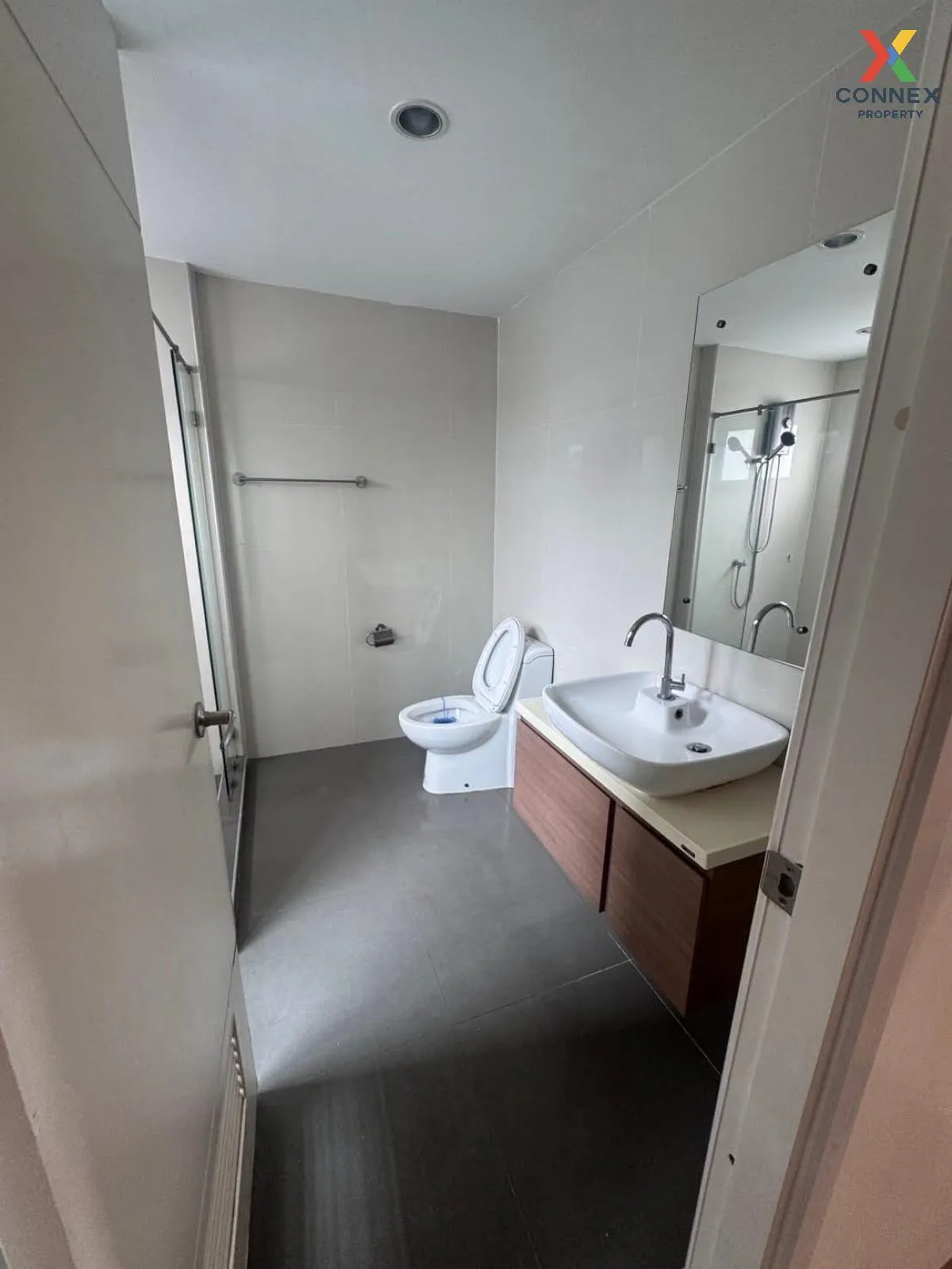 For Rent Townhouse/Townhome  , Patio Pattanakarn , corner unit , 