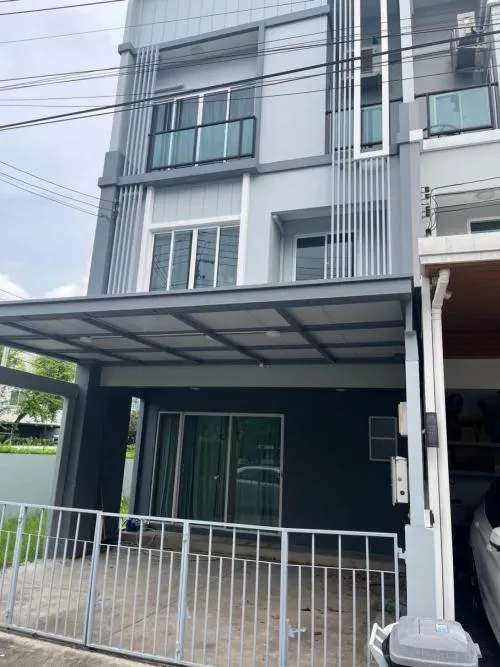 For Rent Townhouse/Townhome  , Patio Pattanakarn , corner unit , Suan Luang , Suan Luang , Bangkok , CX-131930