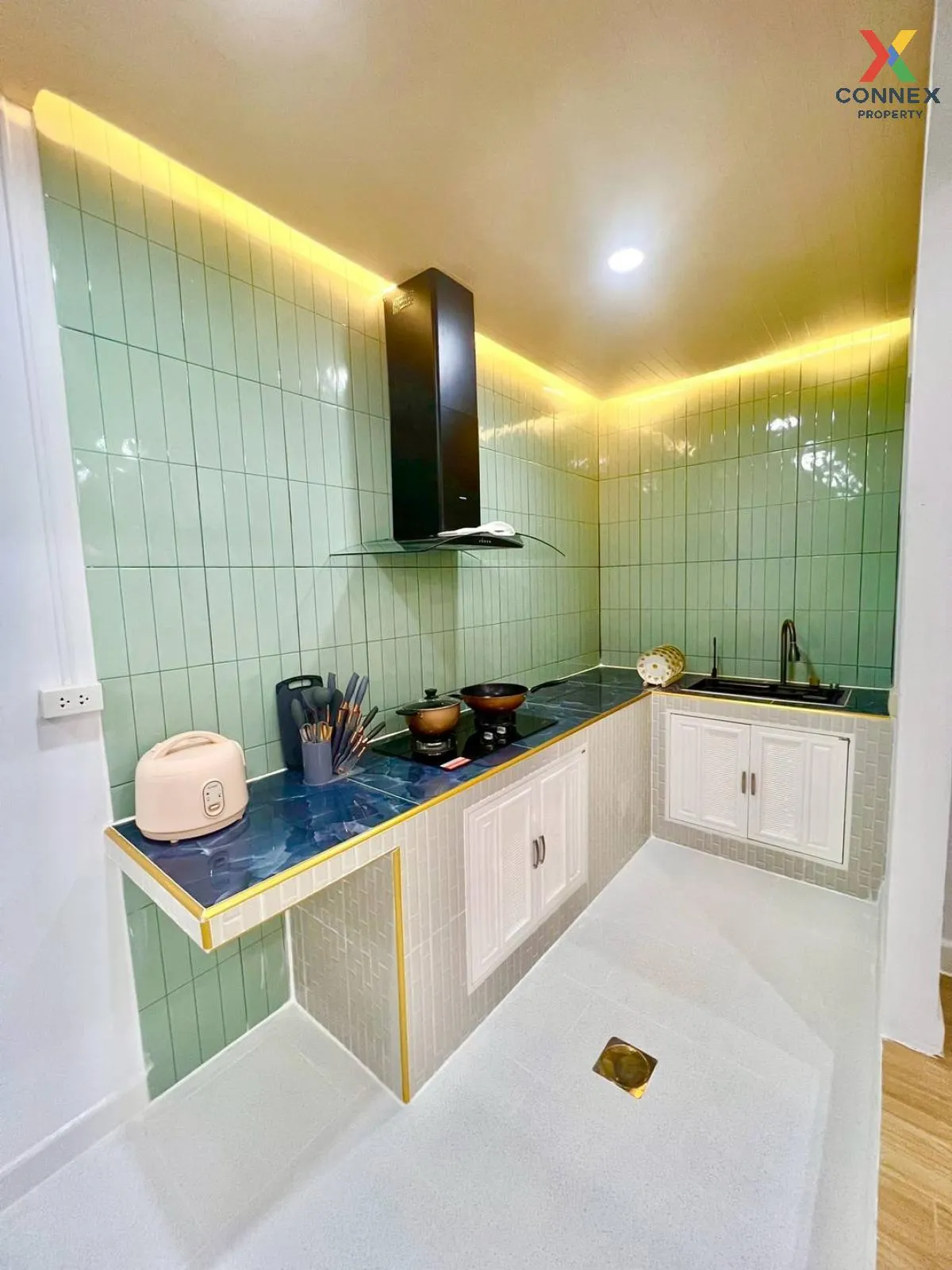 For Sale Townhouse/Townhome  , The Trust Town Wongwaen - Lamlukka