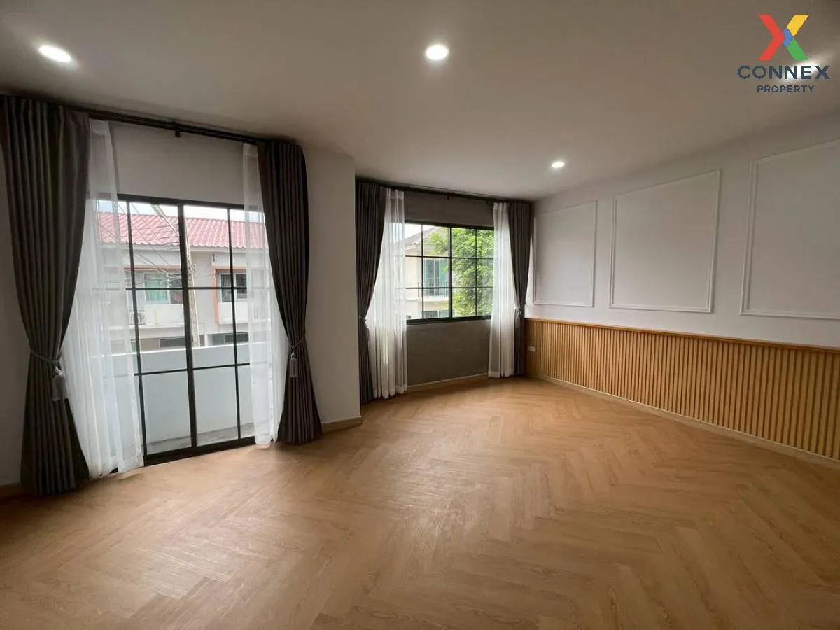 For Sale Townhouse/Townhome  , The Trust Town Wongwaen - Lamlukka