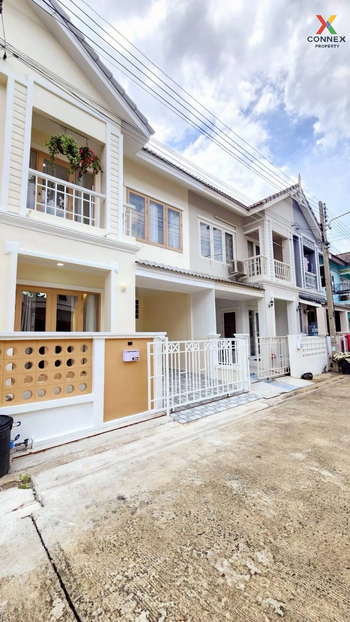 For Sale Townhouse/Townhome  , Baan Fah Piyarom Ruean Pana , newl