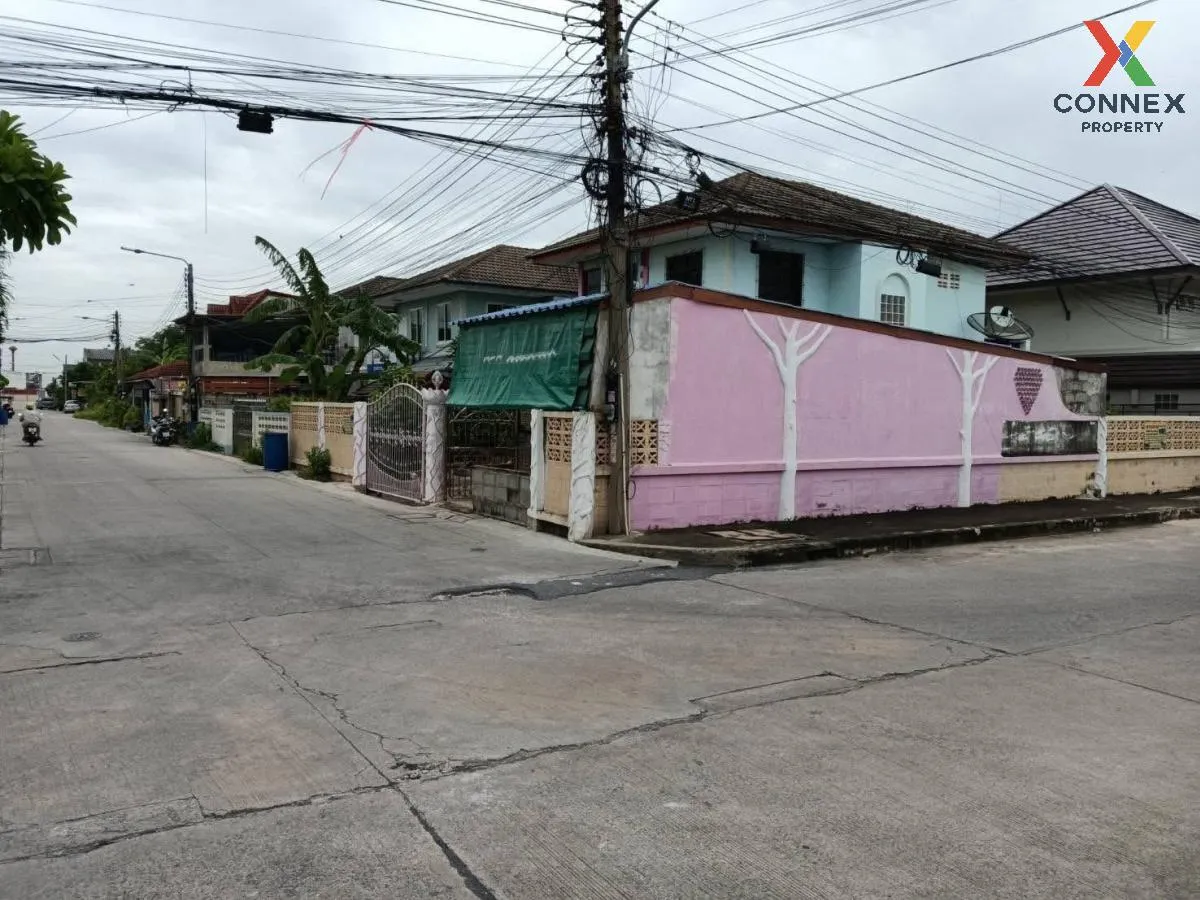 For Sale Koh Samut Village , corner unit , wide frontage , Tha Sa 4