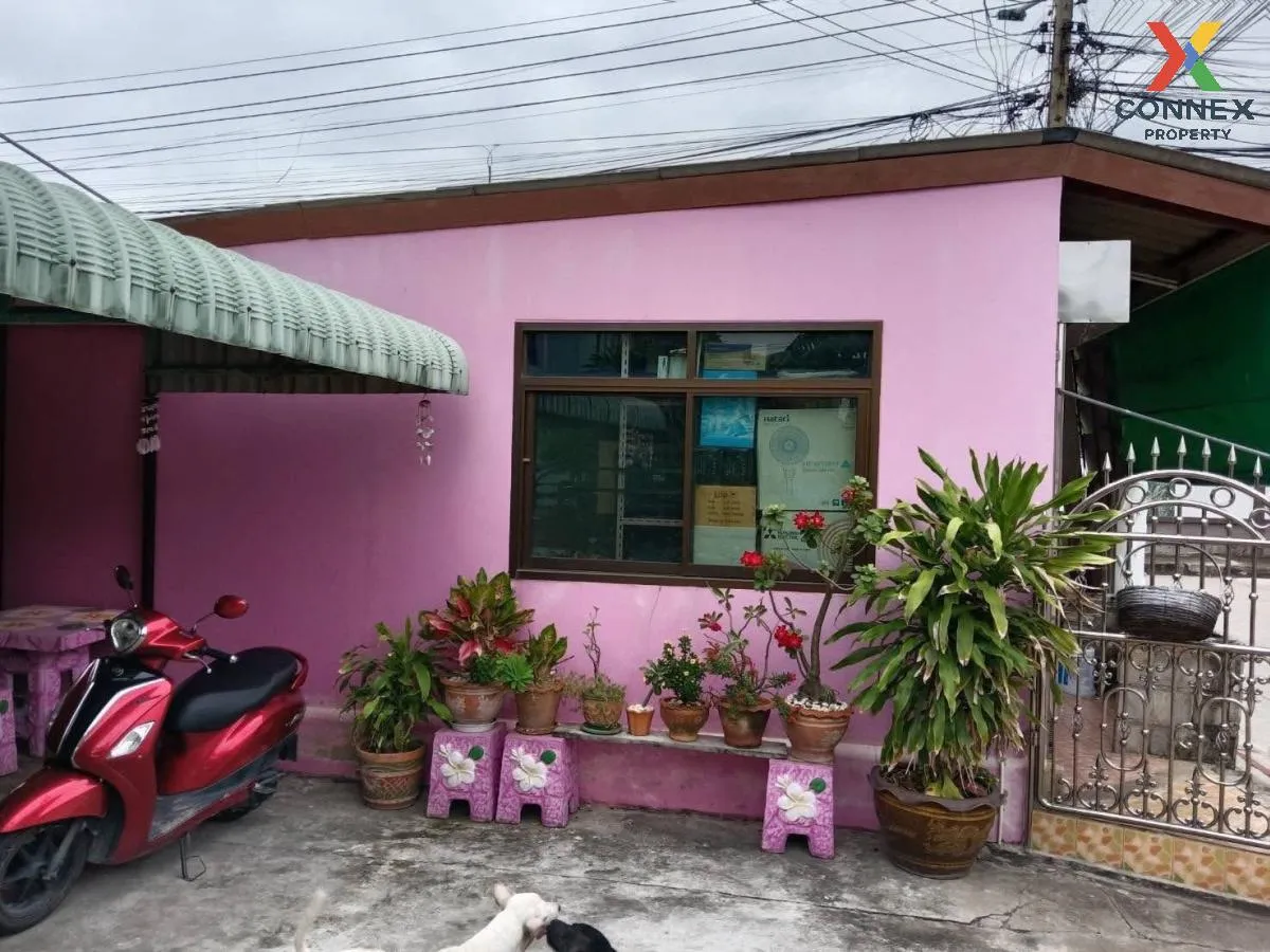 For Sale Koh Samut Village , corner unit , wide frontage , Tha Sa
