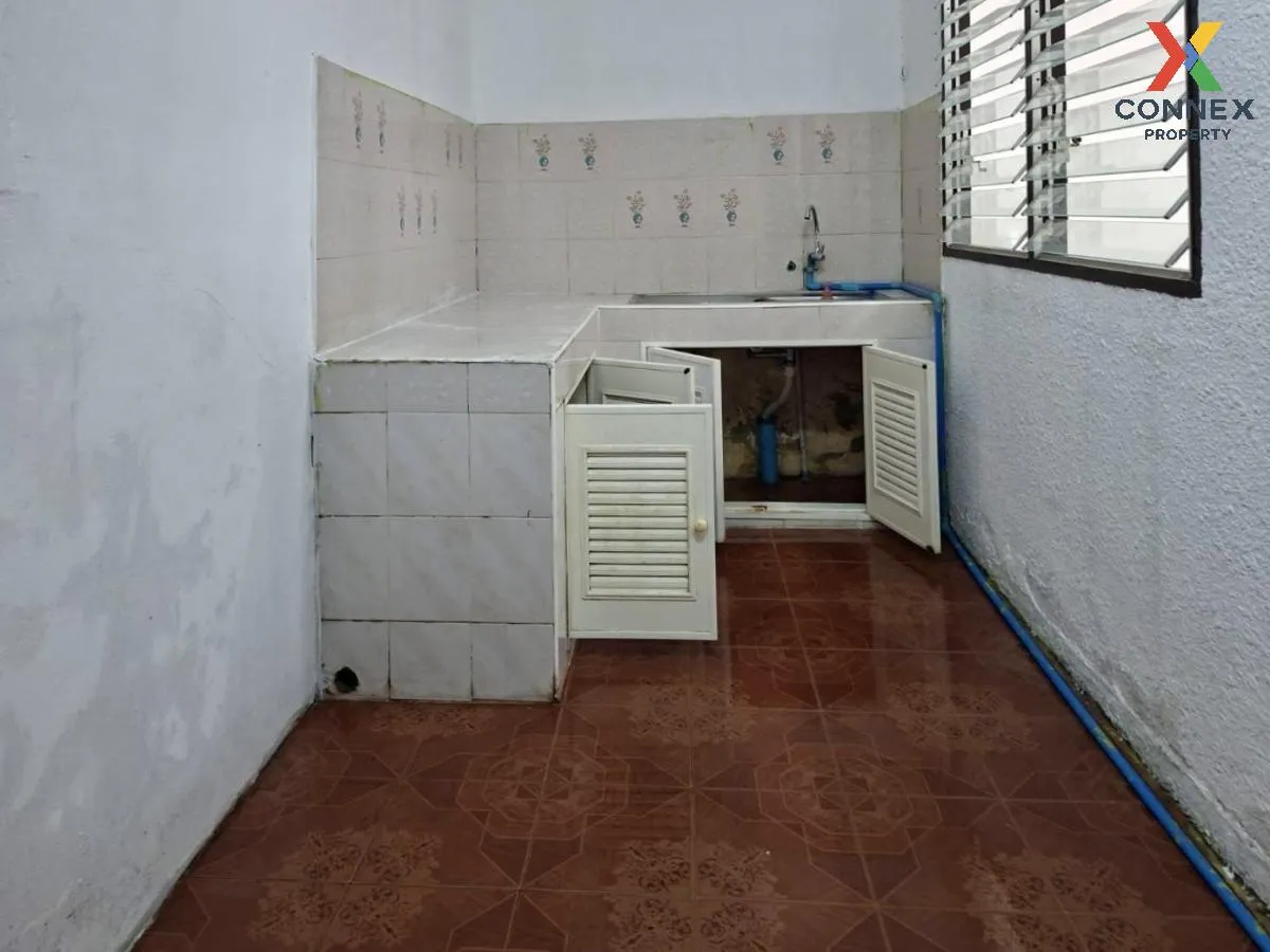 For Sale Townhouse/Townhome  , Baan Pornthisan 5 , Lam Phak Kut ,
