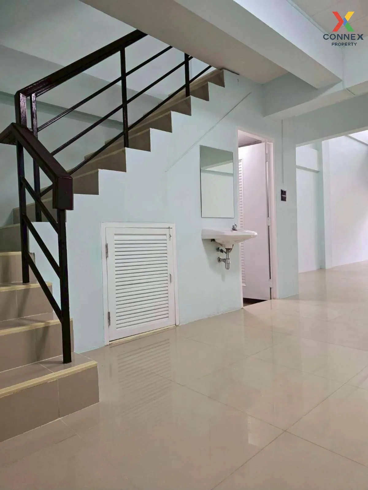 For Sale 3.5-storey commercial building , Mueang Chon Buri , Chon