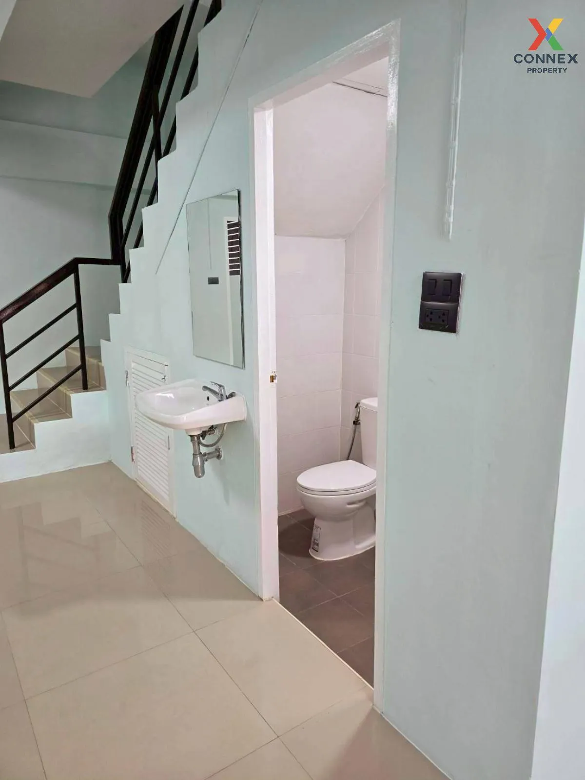 For Sale 3.5-storey commercial building , Mueang Chon Buri , Chon