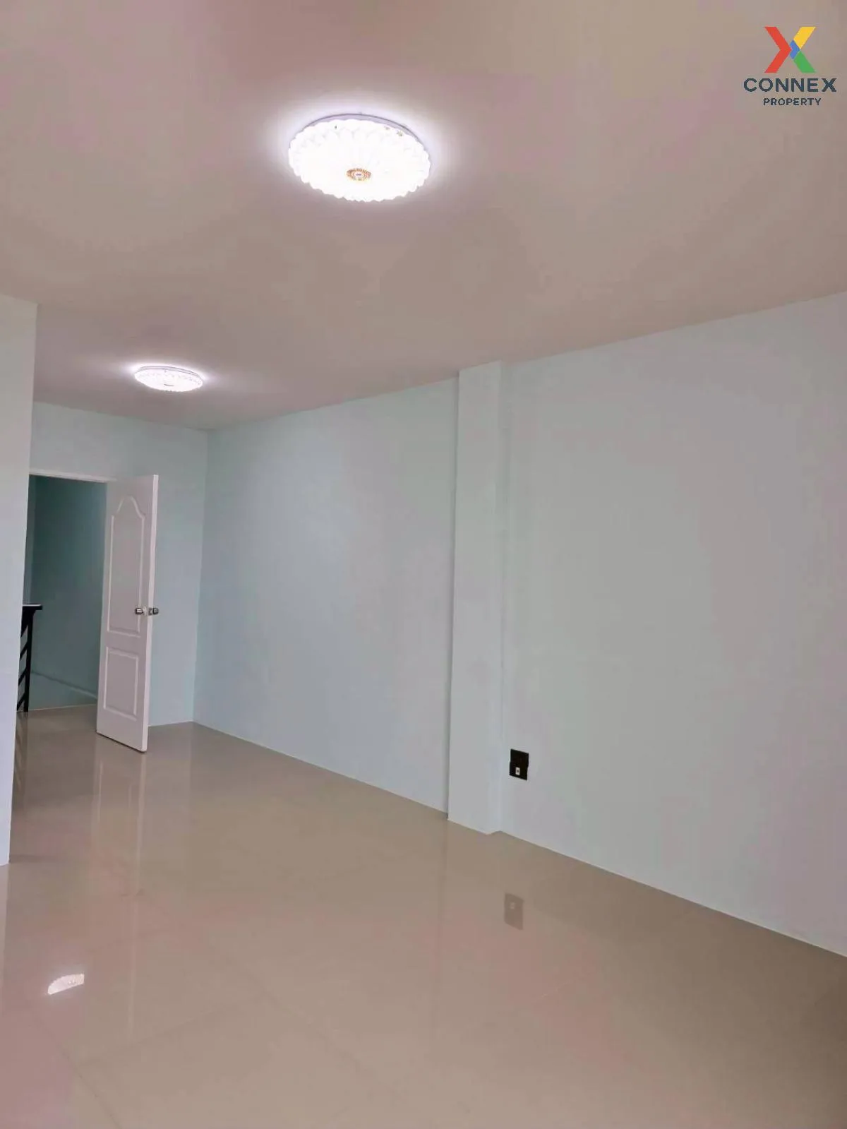 For Sale 3.5-storey commercial building , Mueang Chon Buri , Chon