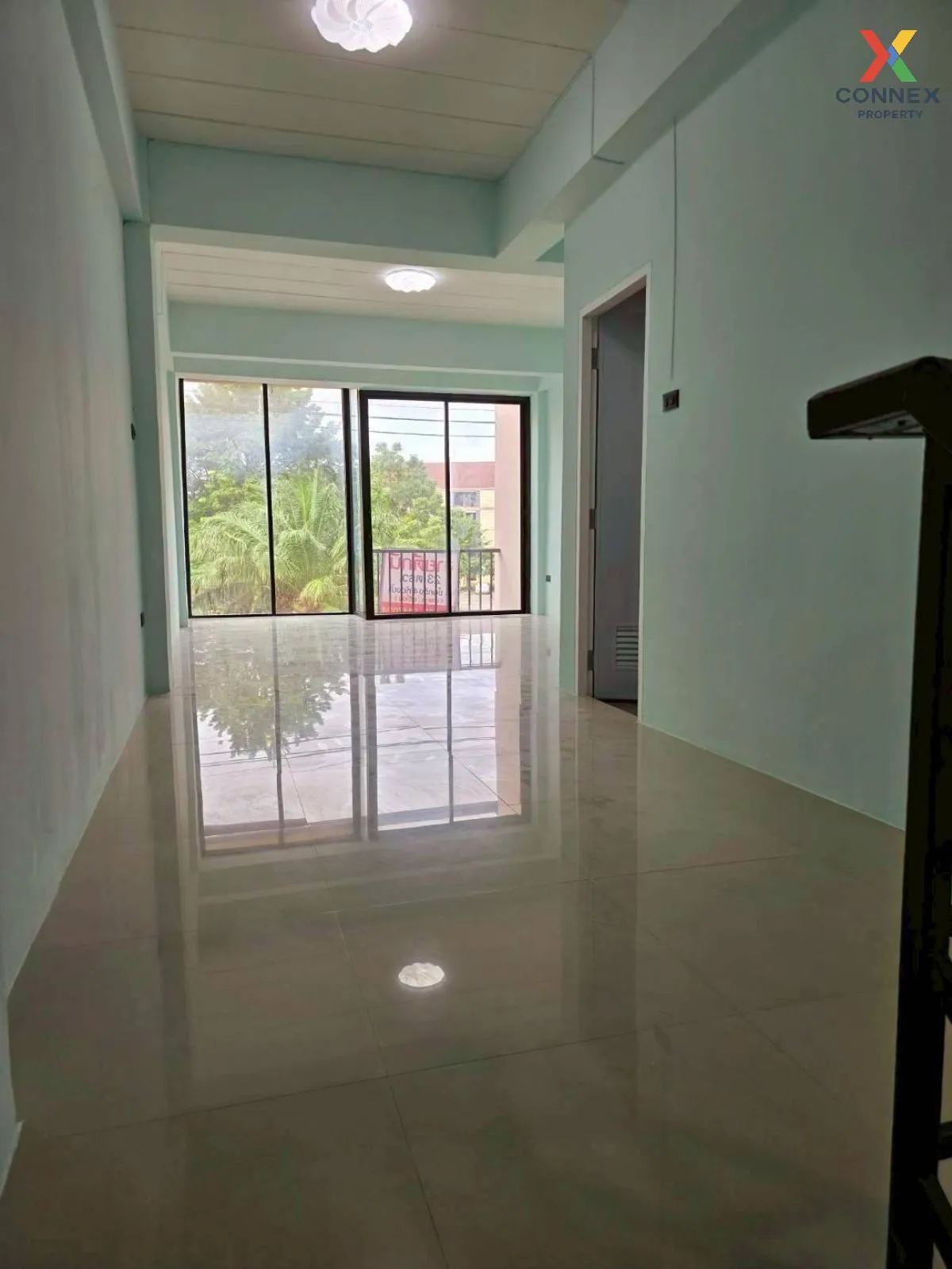 For Sale 3.5-storey commercial building , Mueang Chon Buri , Chon