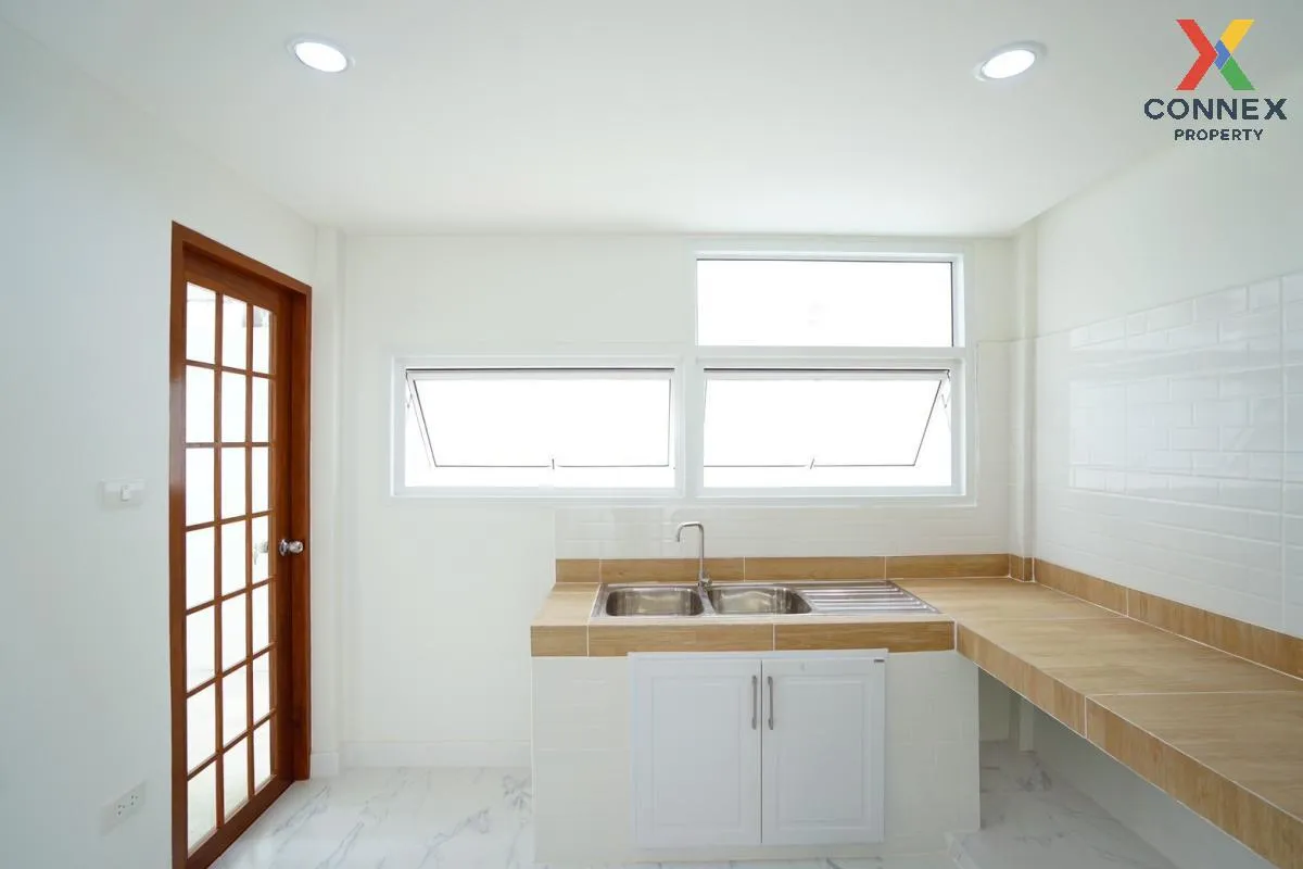 ขายทาวน์เฮ้าส์/ทาวน์โฮม  บ้านรัตนวรรณ รีโนเวทใหม่ บางกรวย บางกรวย