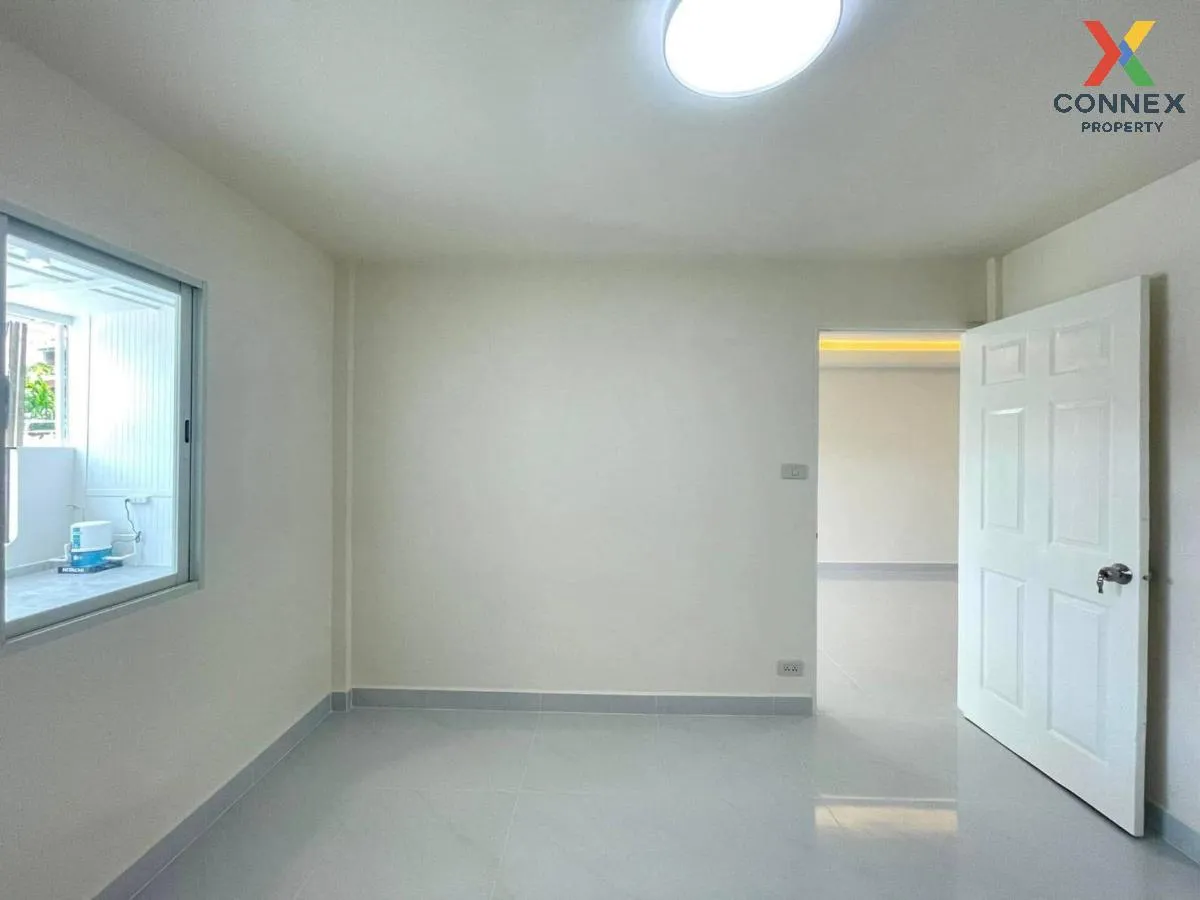 ขายทาวน์เฮาส์  หมู่บ้านทรายทองนิเวศน์  รีโนเวทใหม่ ท่าทราย เมืองน