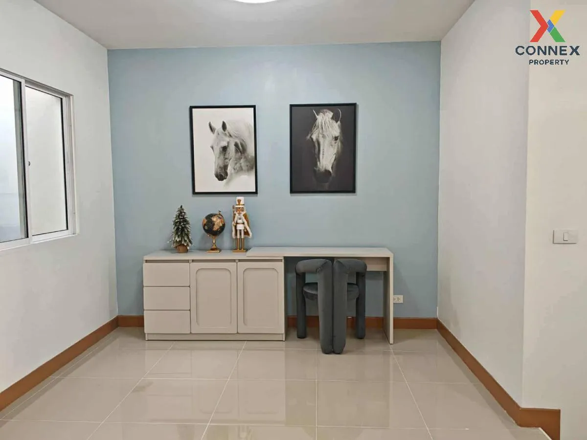 For Sale Townhouse/Townhome  , Pleno Suksawat 66 , corner unit , 