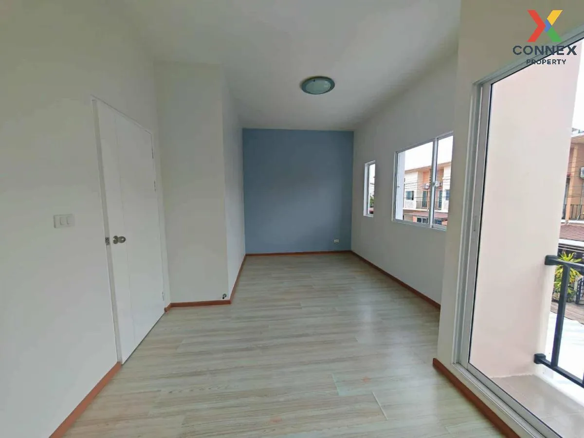 For Sale Townhouse/Townhome  , Pleno Suksawat 66 , corner unit , 