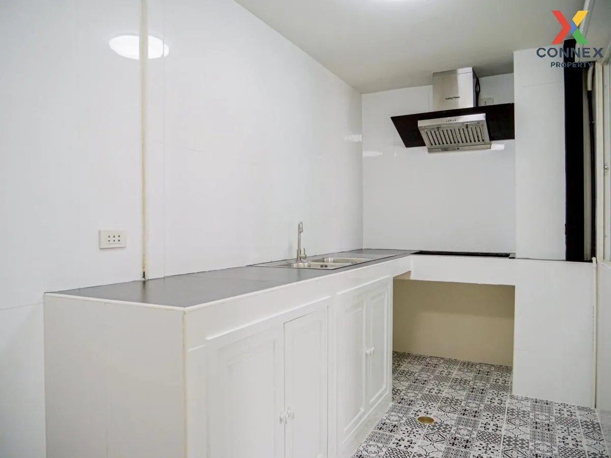 For Sale Townhouse/Townhome  , TYME Rama 5 , wide frontage , newl