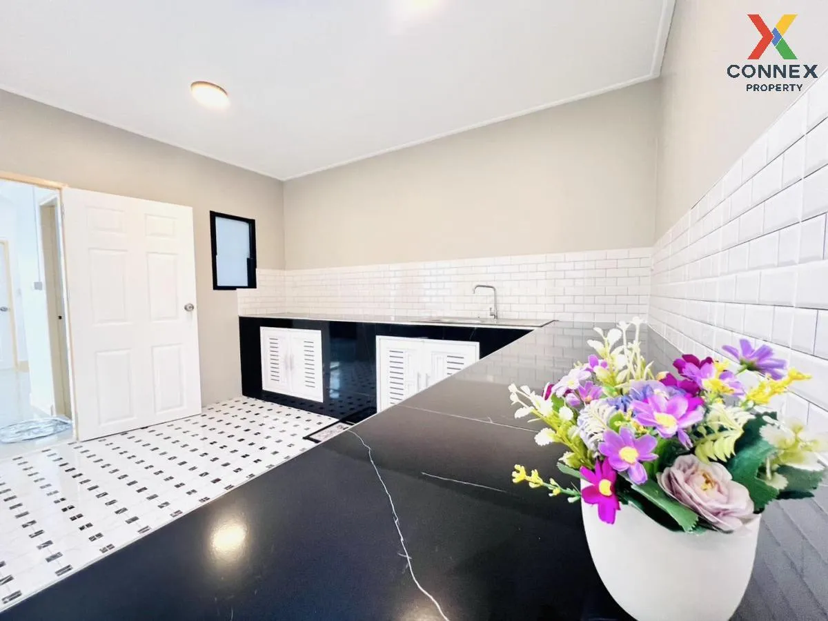 For Sale House , Baan Pruksa 19 Bangbuathong , corner unit , newl
