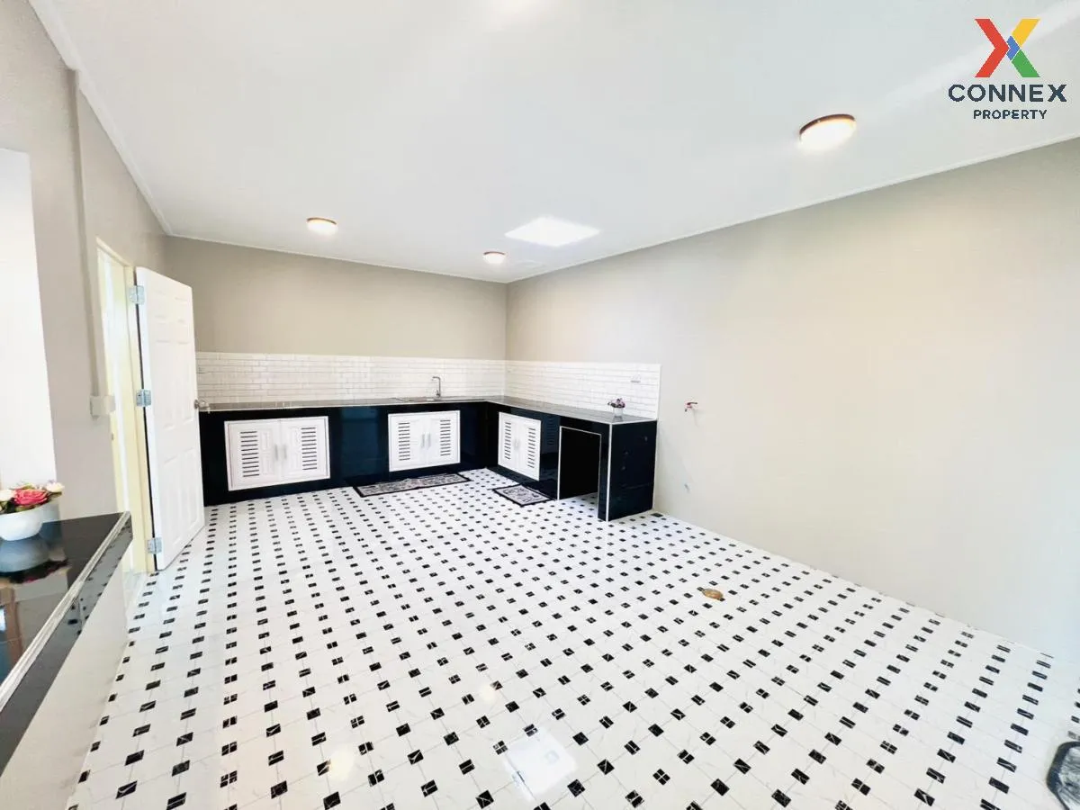 For Sale House , Baan Pruksa 19 Bangbuathong , corner unit , newl