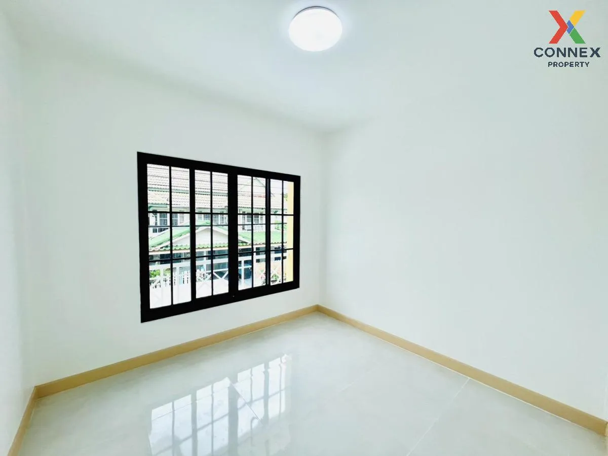 For Sale House , Baan Pruksa 19 Bangbuathong , corner unit , newl