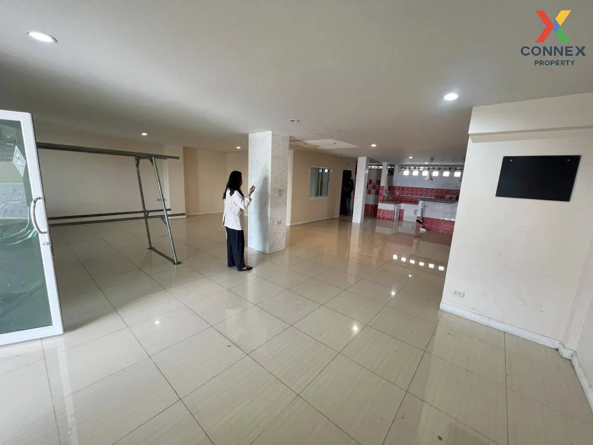 For Sale Semi-detached house in Soi On Nut 70/1 , Prawet , Prawet 2