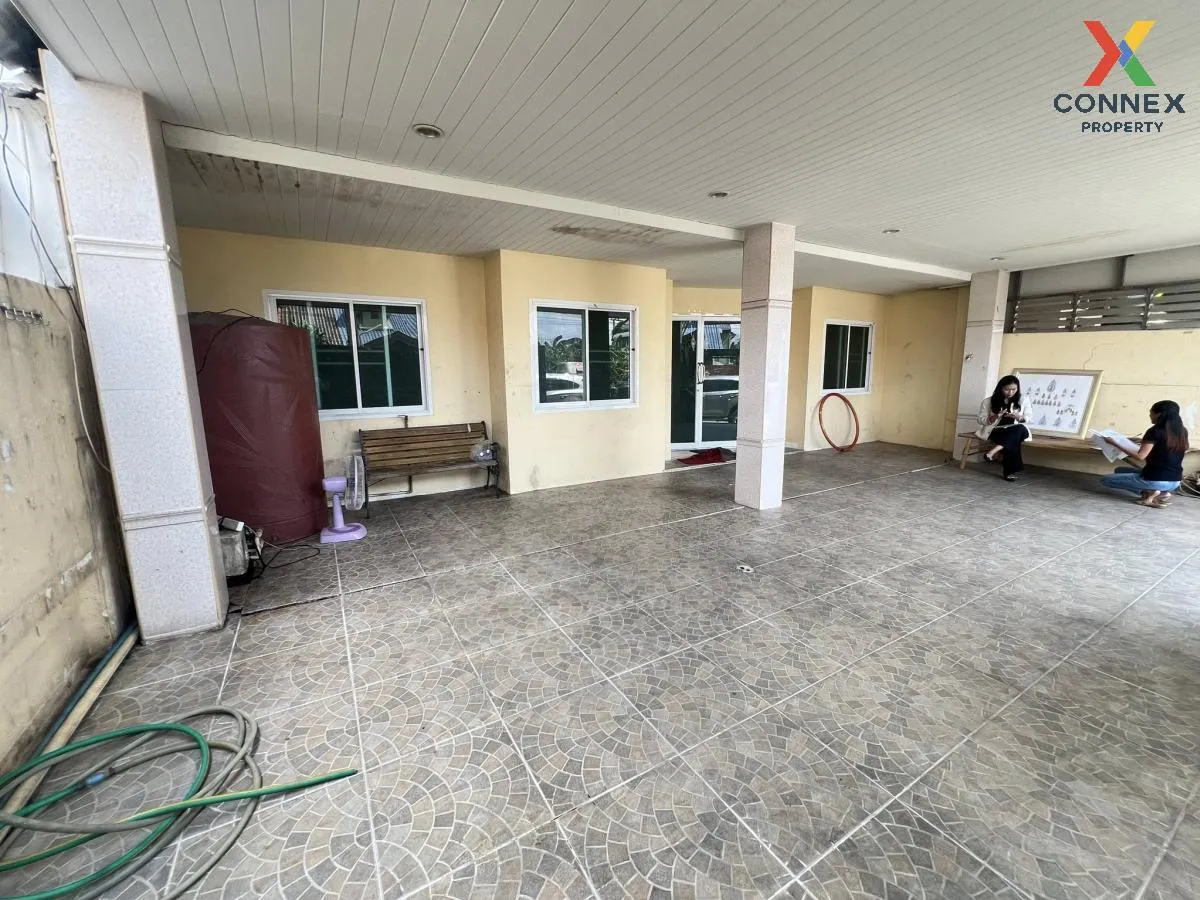 For Sale Semi-detached house in Soi On Nut 70/1 , Prawet , Prawet 4