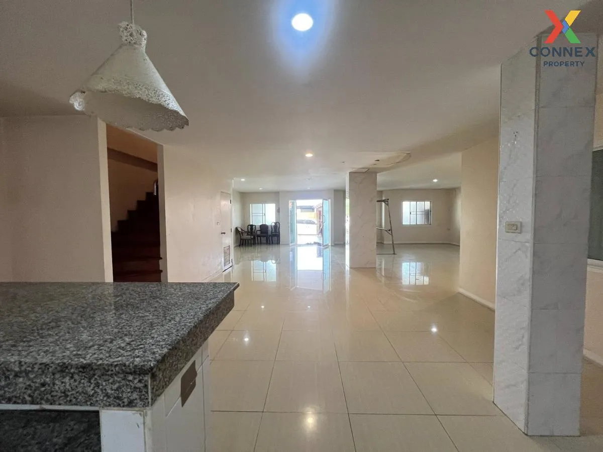 For Sale Semi-detached house in Soi On Nut 70/1 , Prawet , Prawet