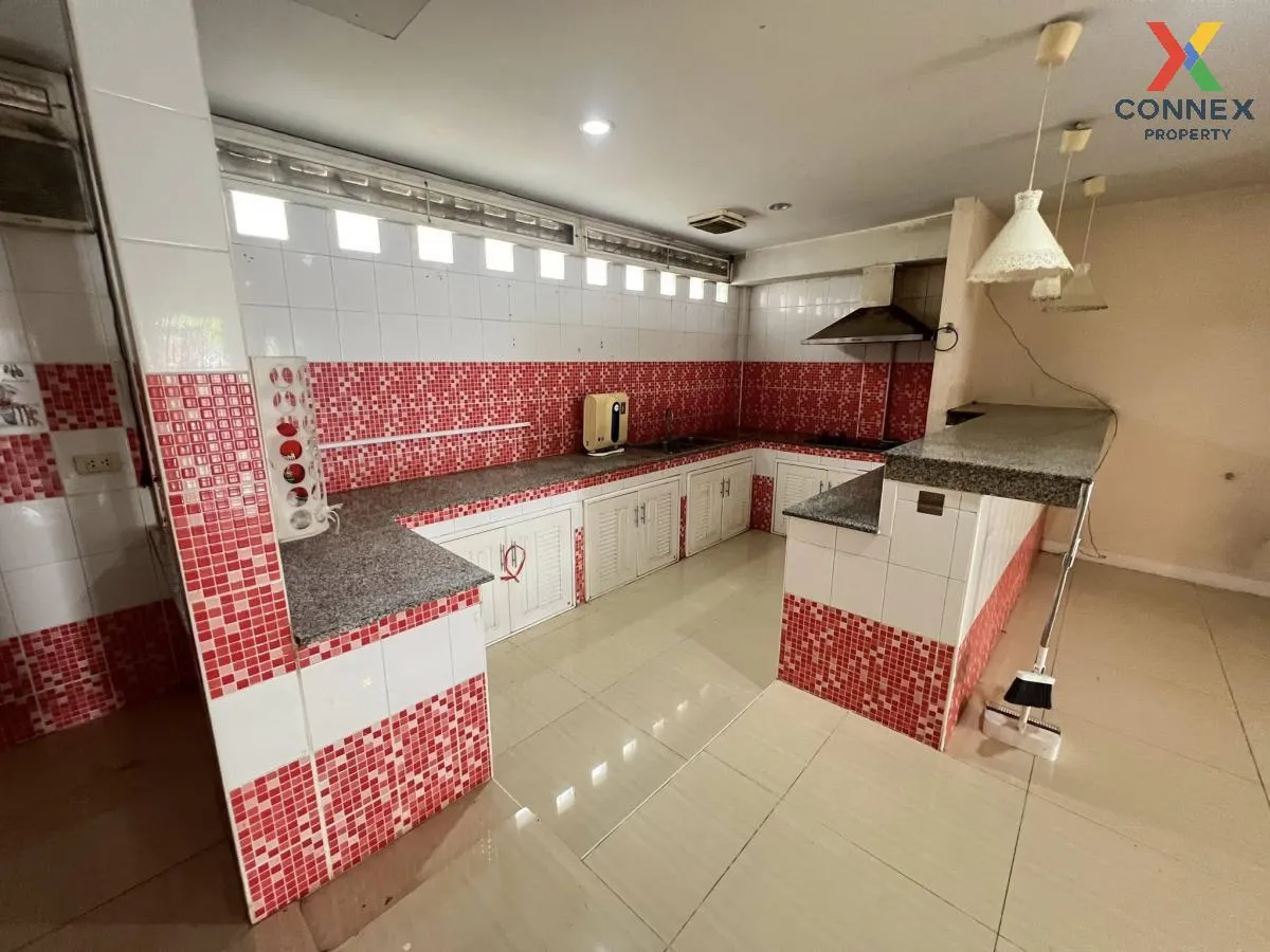 For Sale Semi-detached house in Soi On Nut 70/1 , Prawet , Prawet