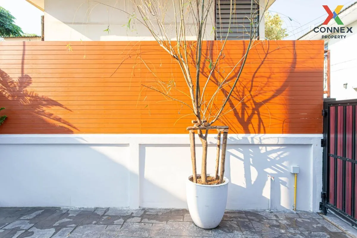 For Rent Modern Luxury Private Pool villa , Din Daeng , Din Daeng