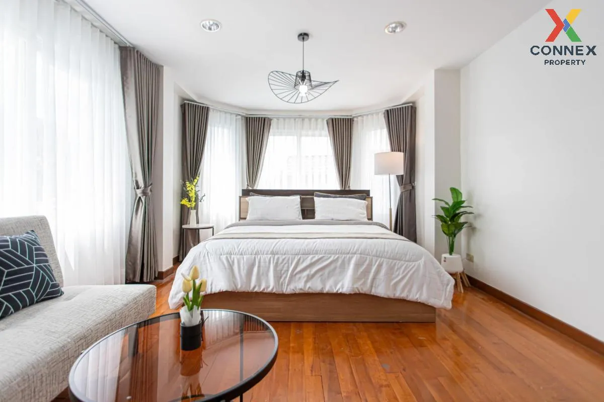 For Rent Modern Luxury Private Pool villa @Ratchada , Ratchadaphi