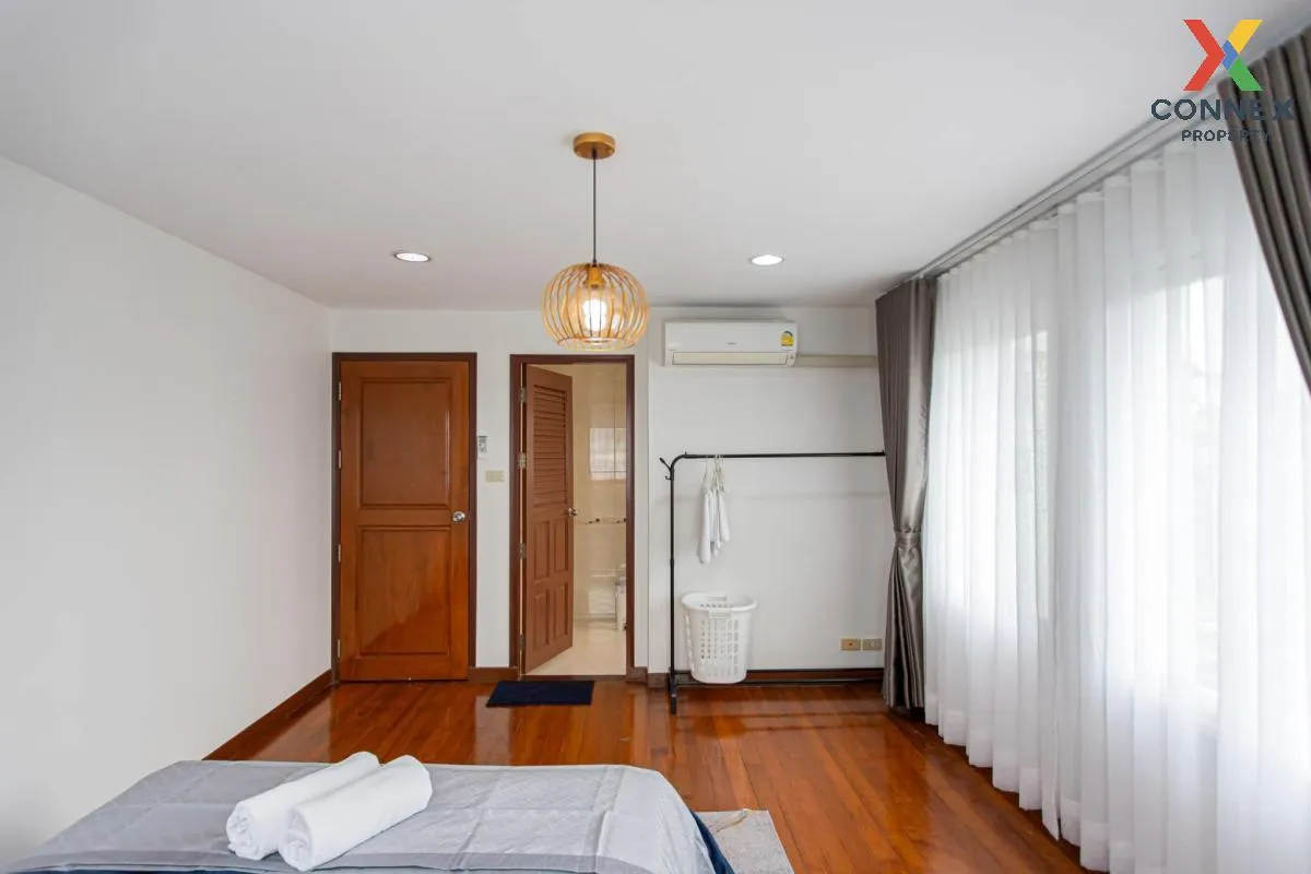For Rent Modern Luxury Private Pool villa @Ratchada , Ratchadaphi