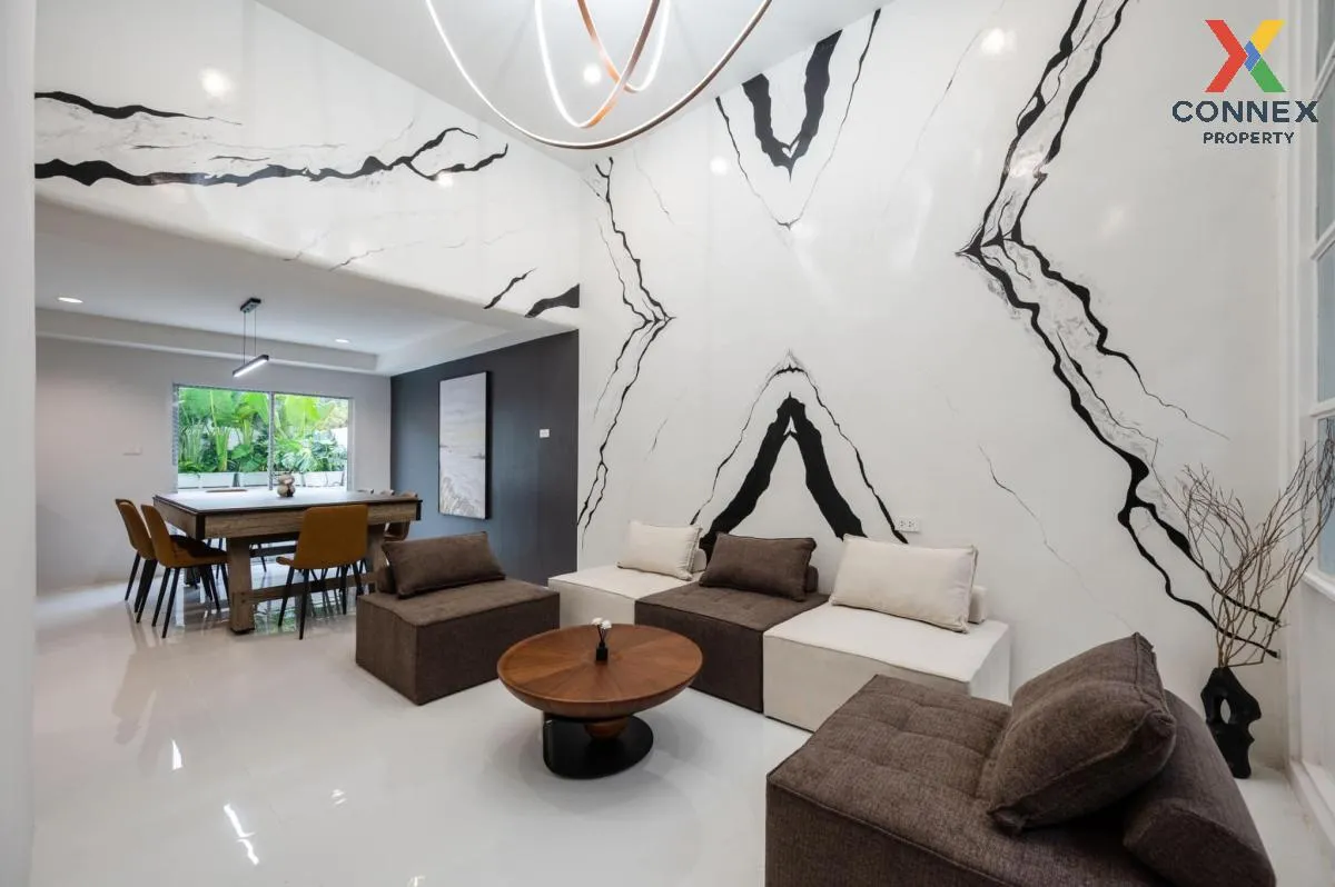 For Rent Modern Luxury Private Pool villa @Ratchada , Ratchadaphi 2