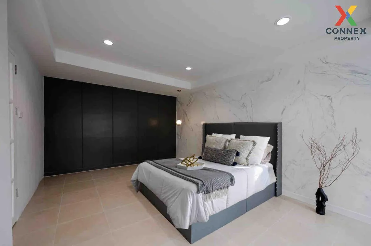 For Rent Modern Luxury Private Pool villa @Ratchada , Ratchadaphi