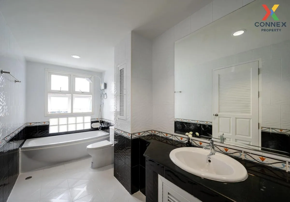 For Rent Modern Luxury Private Pool villa @Ratchada , Ratchadaphi