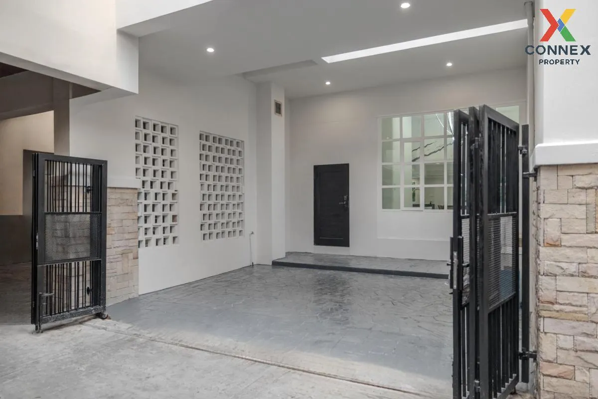 For Rent Modern Luxury Private Pool villa @Ratchada , Ratchadaphi