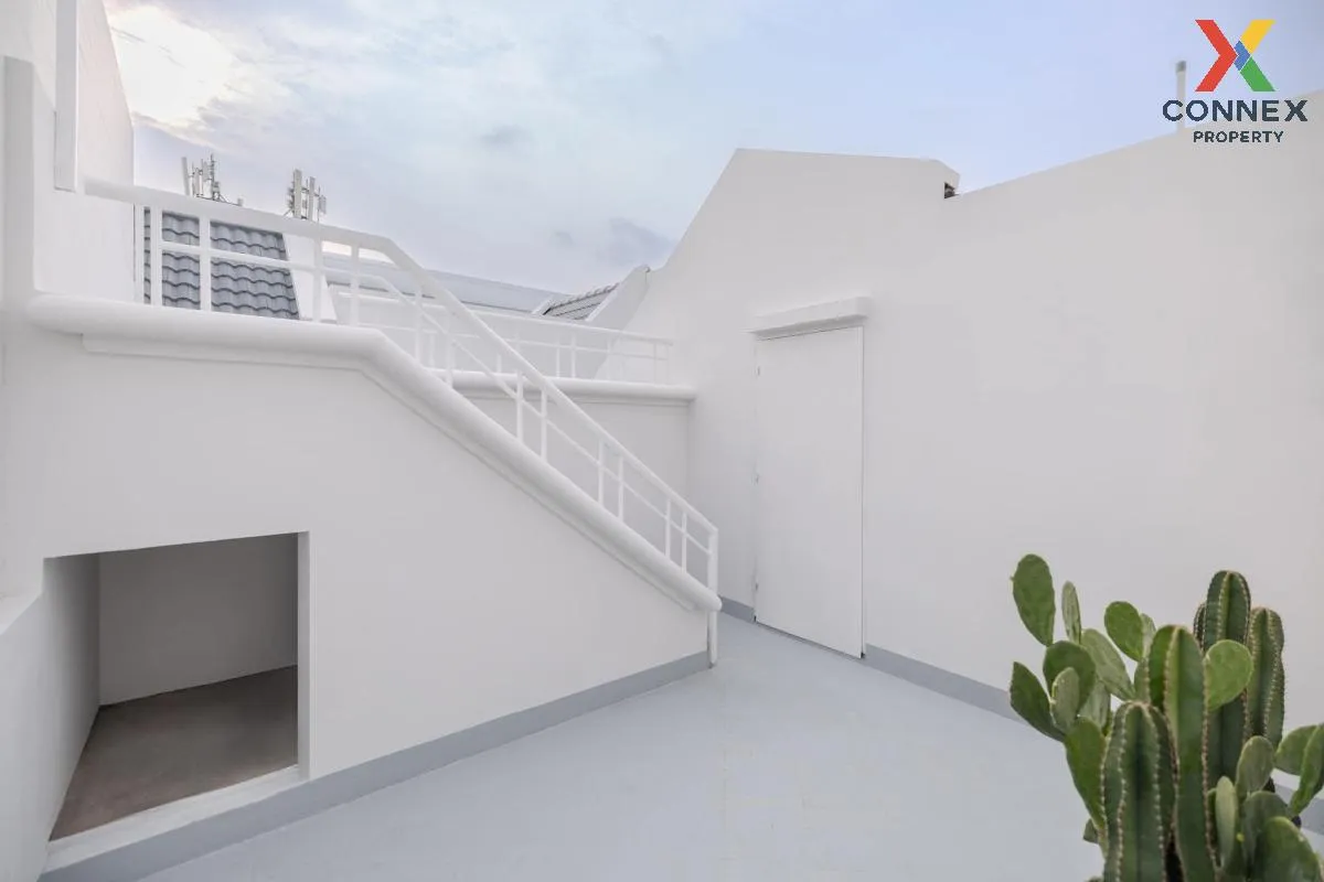 For Rent Modern Luxury Private Pool villa @Ratchada , Ratchadaphi