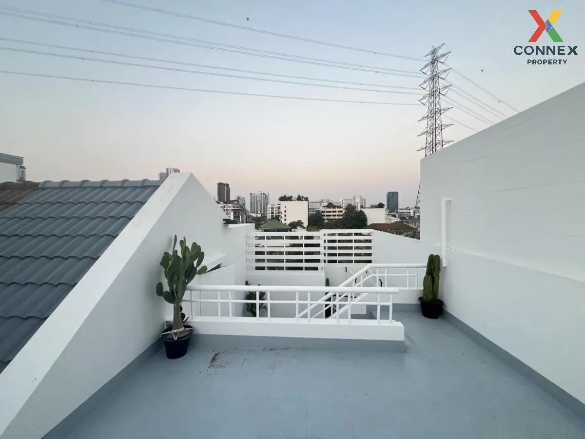 For Rent Modern Luxury Private Pool villa @Ratchada , Ratchadaphi