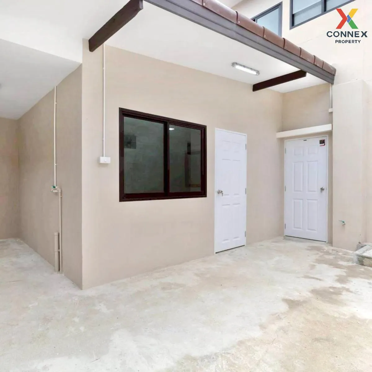 For Sale Townhouse/Townhome  , Ban Lan Thong , wide frontage , ne 4