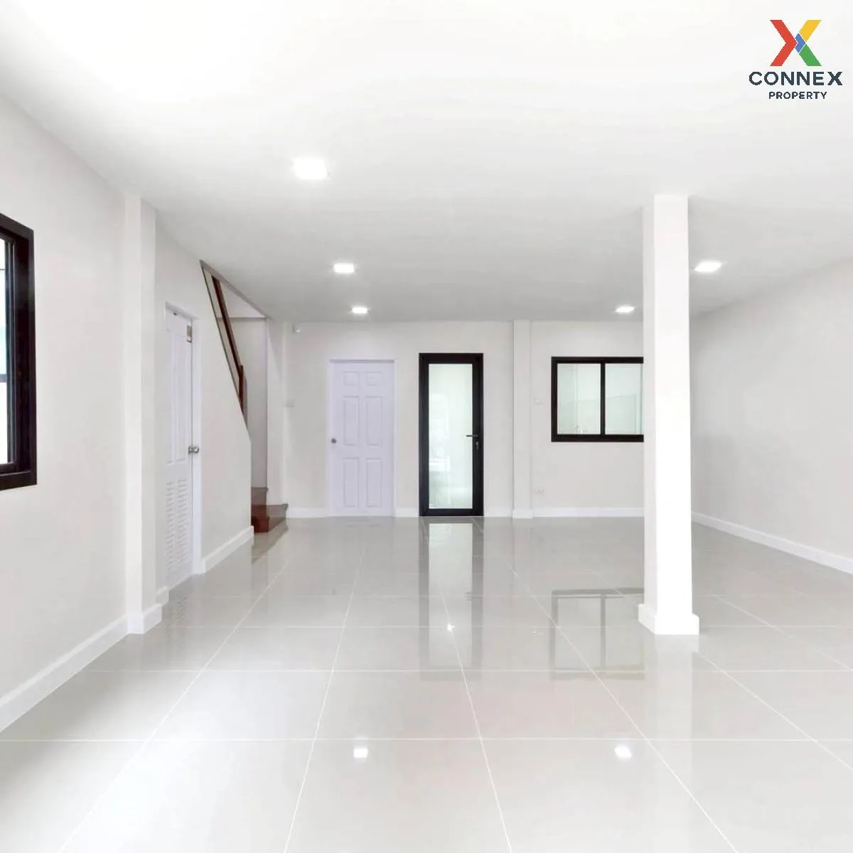 For Sale Townhouse/Townhome  , Ban Lan Thong , wide frontage , ne