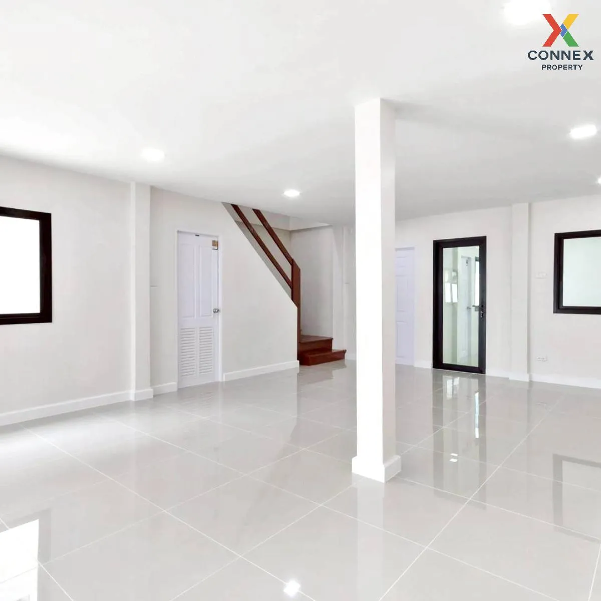 For Sale Townhouse/Townhome  , Ban Lan Thong , wide frontage , ne