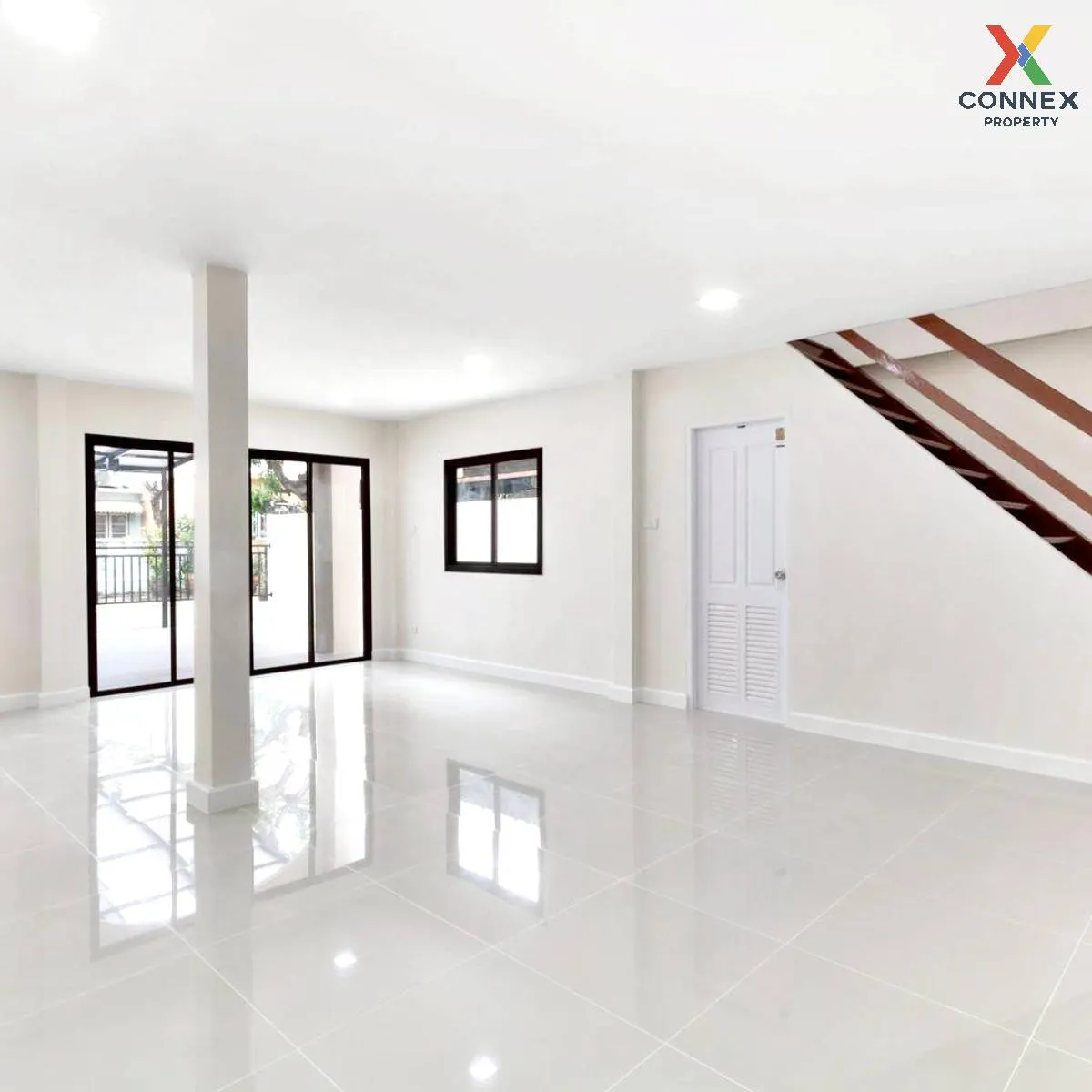 For Sale Townhouse/Townhome  , Ban Lan Thong , wide frontage , ne