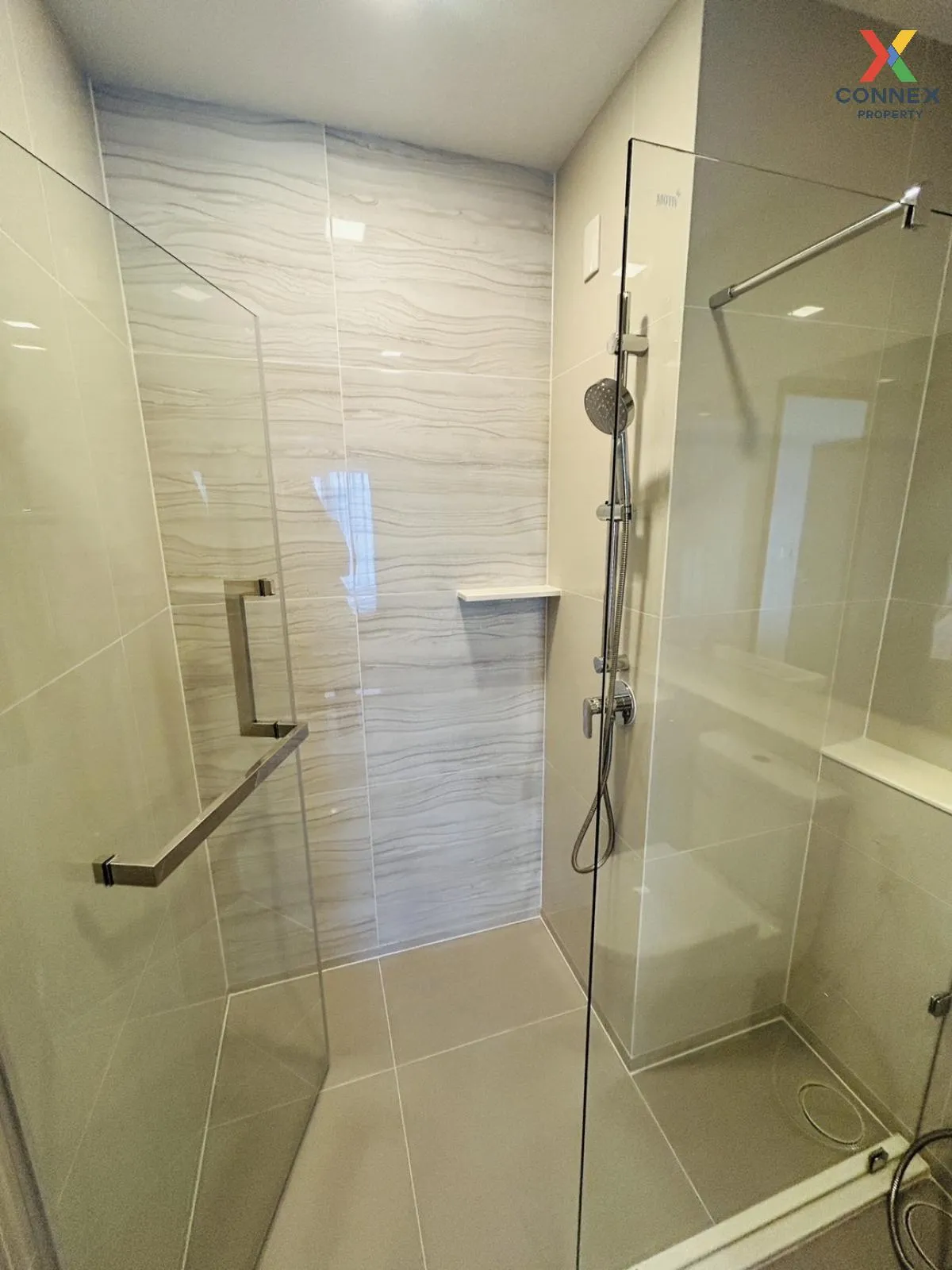 For Rent Condo , Life Phahon - Ladprao , high floor , corner unit