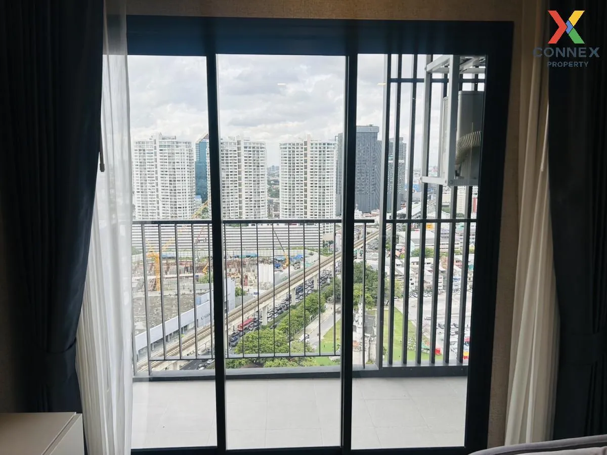 For Rent Condo , Life Phahon - Ladprao , high floor , corner unit