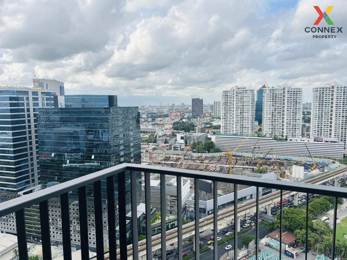 For Rent Condo , Life Phahon - Ladprao , high floor , corner unit