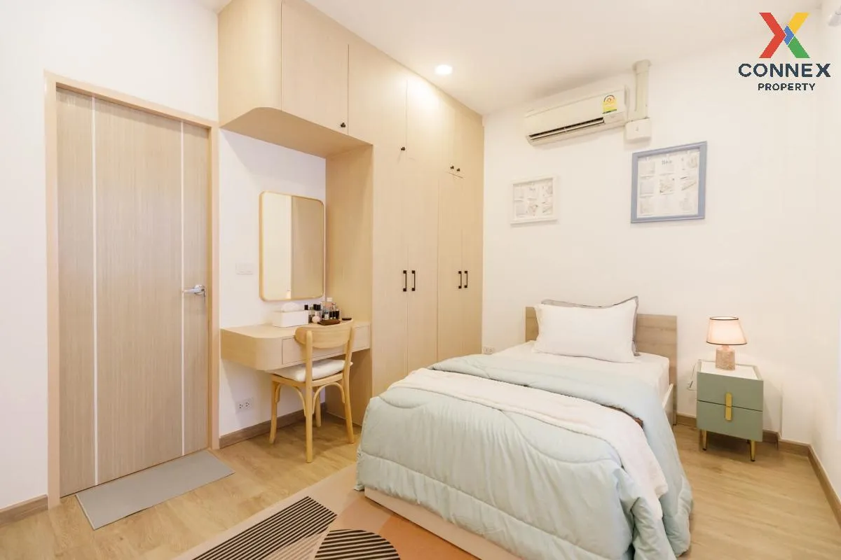For Sale Townhouse/Townhome  , Ar - Lek Home , wide frontage , No