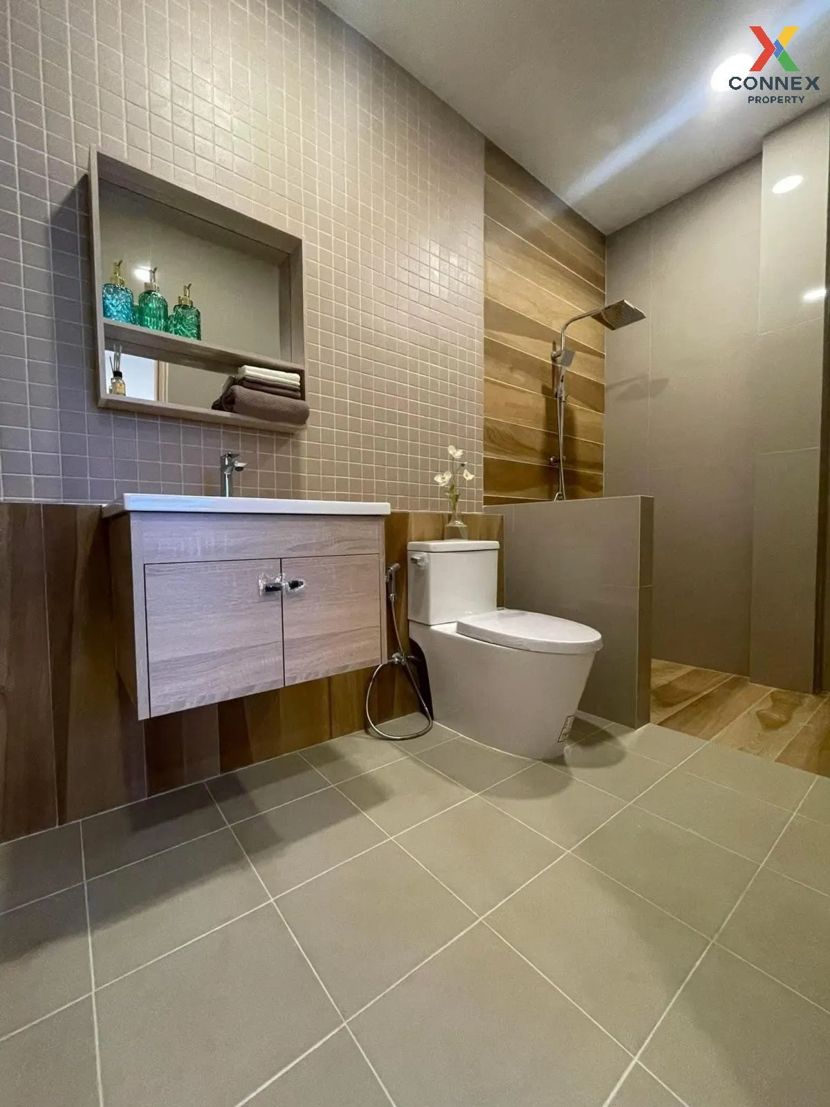 For Sale Townhouse/Townhome  , Ar - Lek Home , wide frontage , No