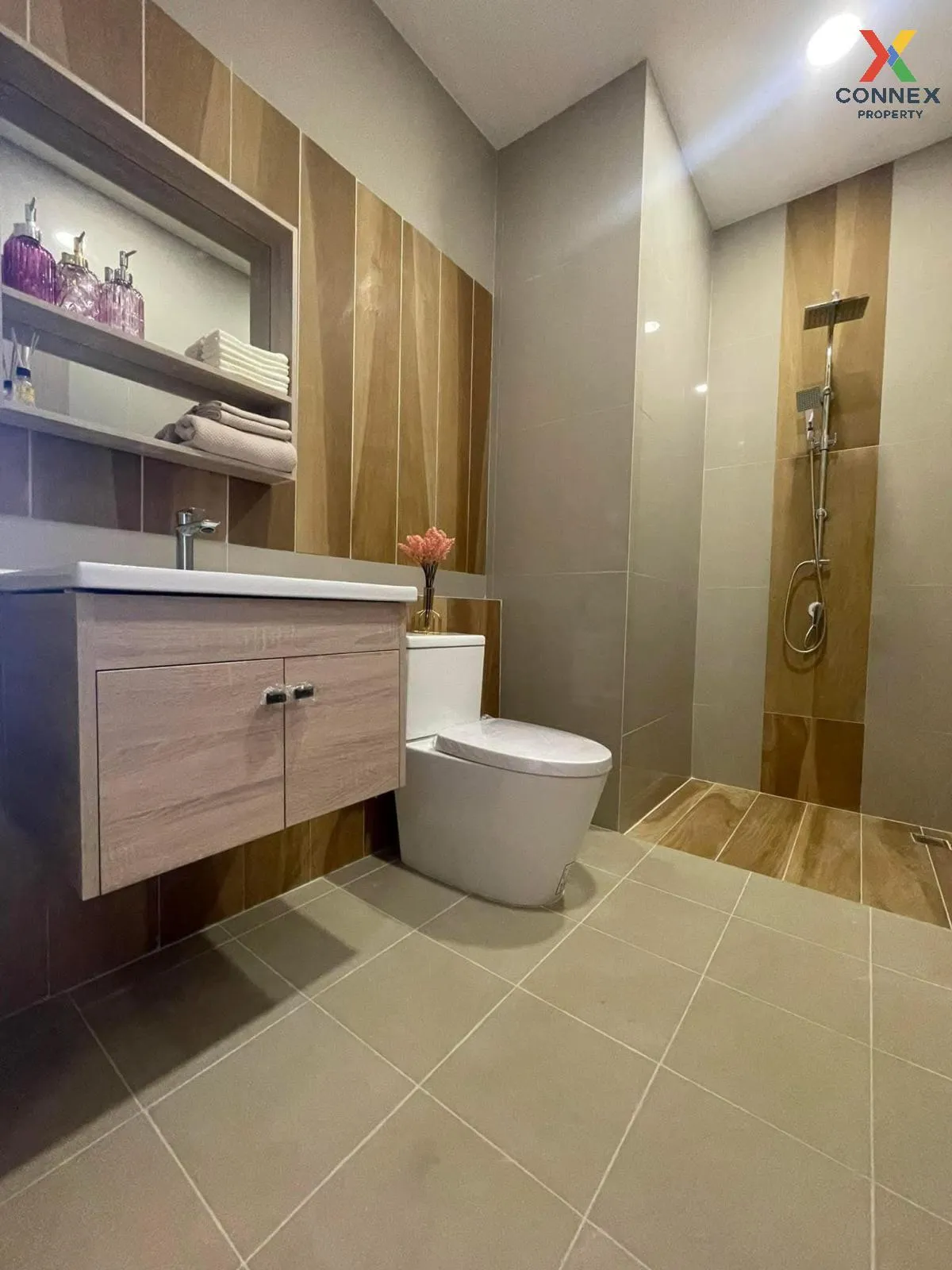 For Sale Townhouse/Townhome  , Ar - Lek Home , wide frontage , No