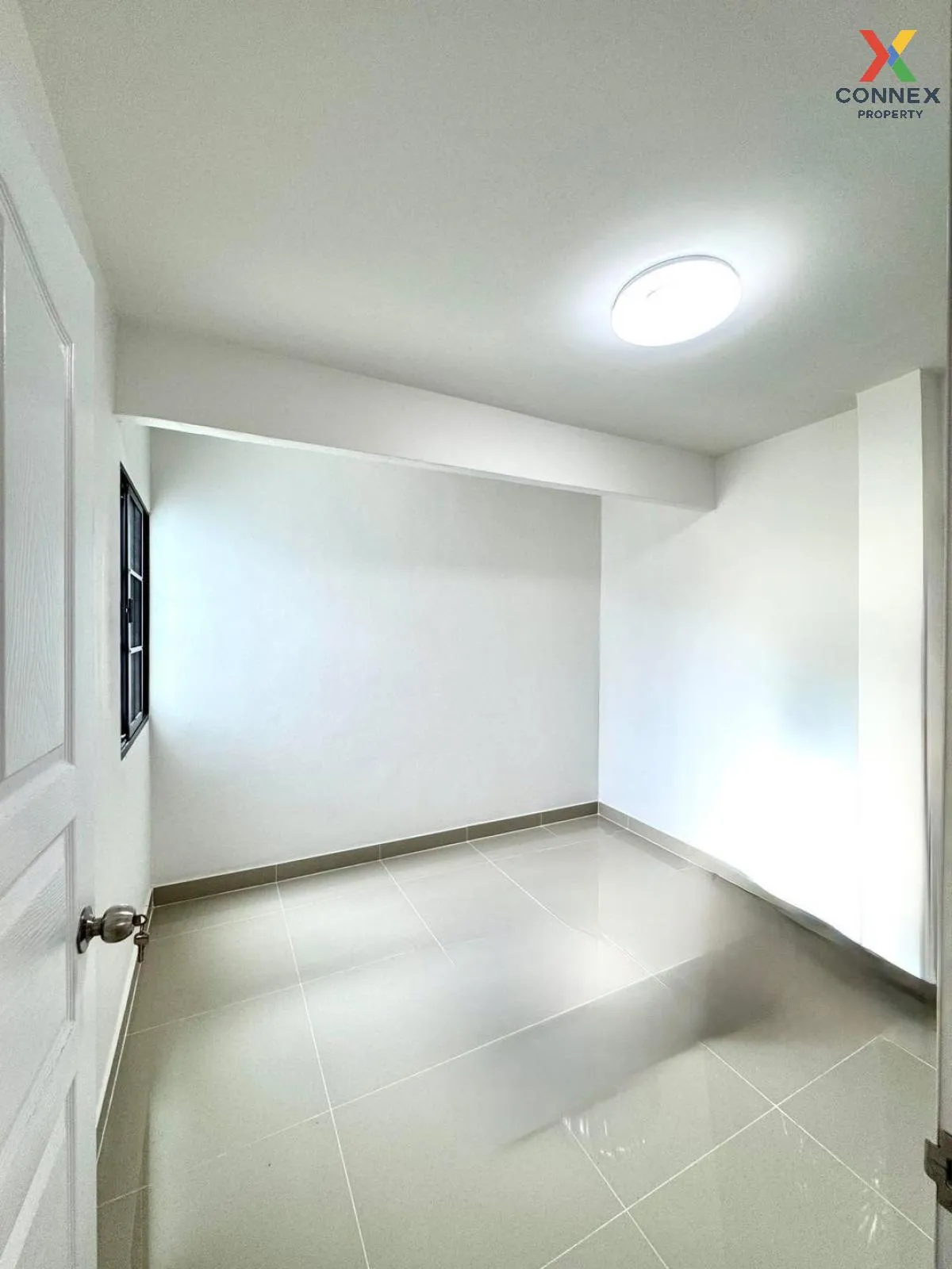 For Sale House , Baan Pornjira khong 7 , wide frontage , newly re