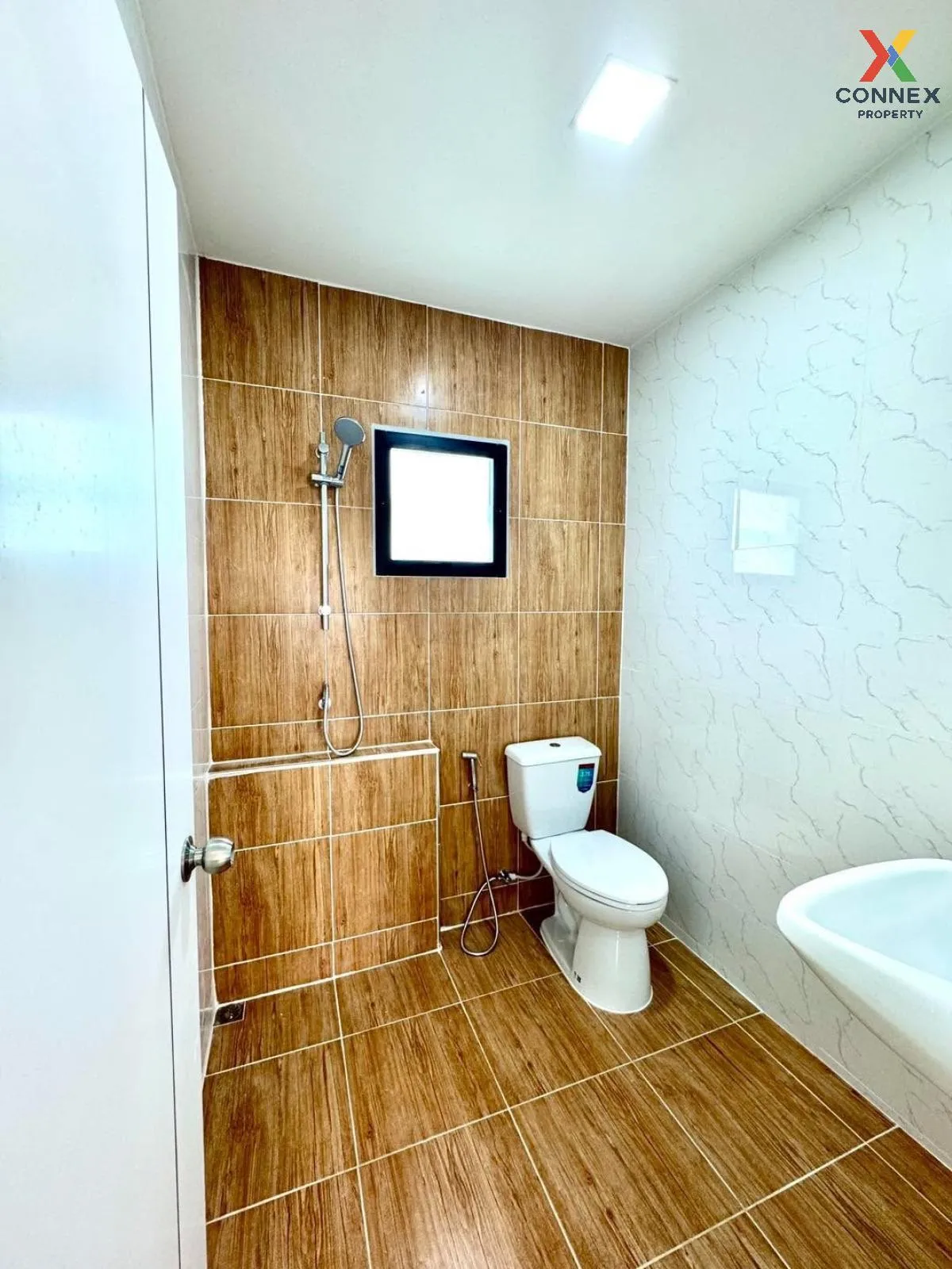 For Sale House , Baan Pornjira khong 7 , wide frontage , newly re