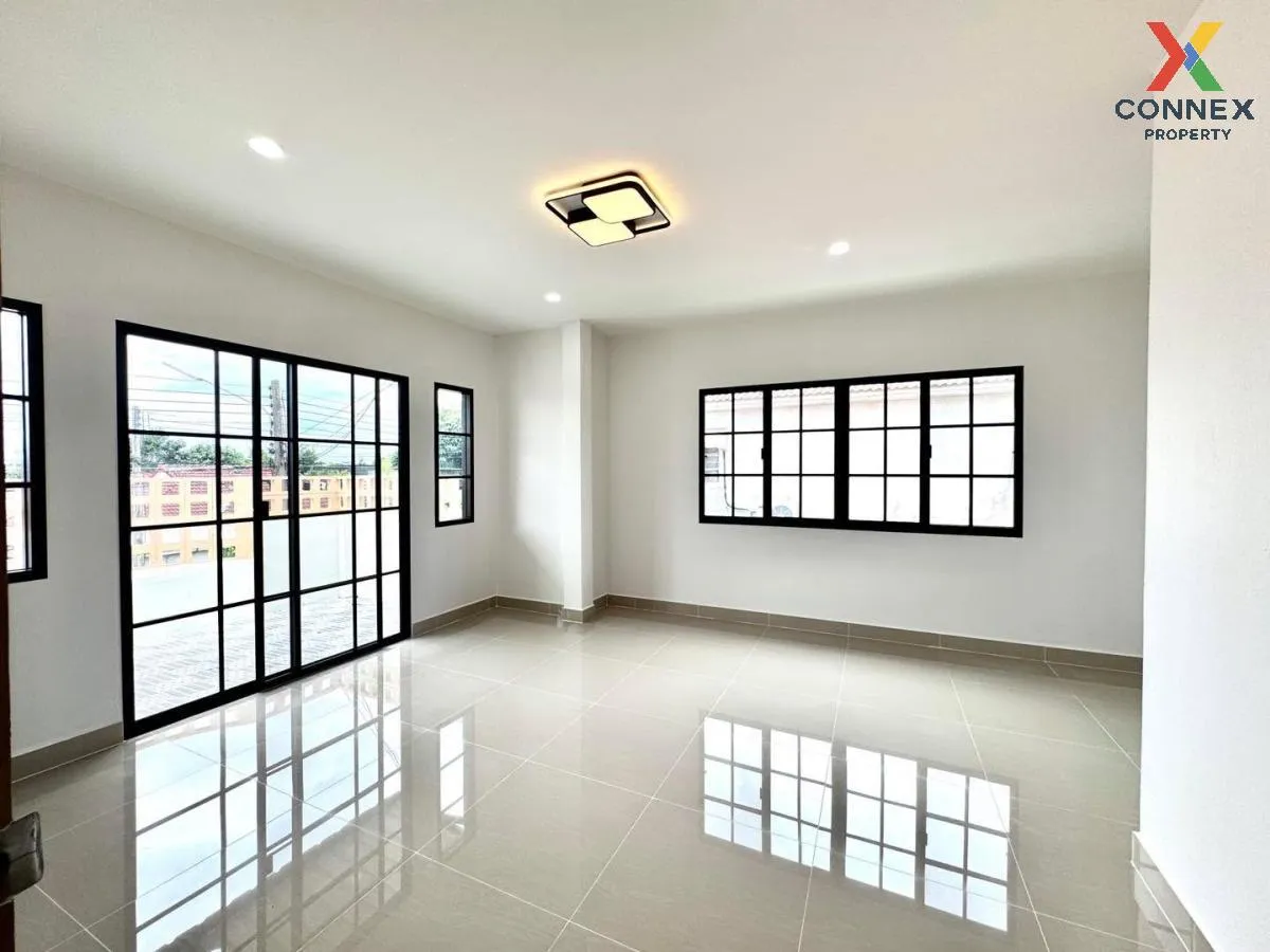 For Sale House , Baan Pornjira khong 7 , wide frontage , newly re