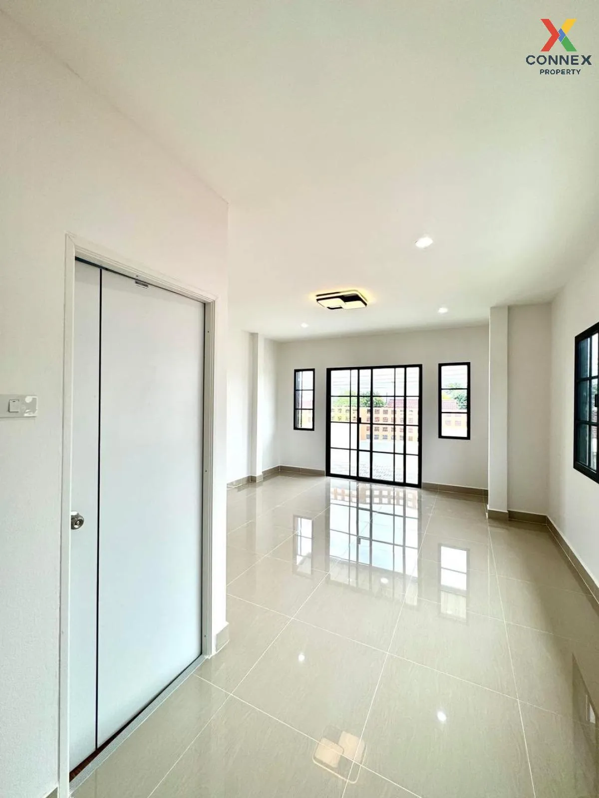 For Sale House , Baan Pornjira khong 7 , wide frontage , newly re