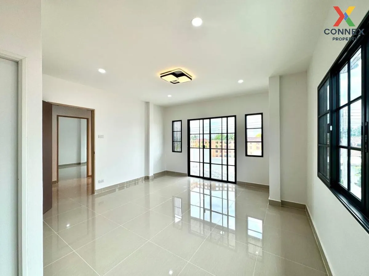 For Sale House , Baan Pornjira khong 7 , wide frontage , newly re