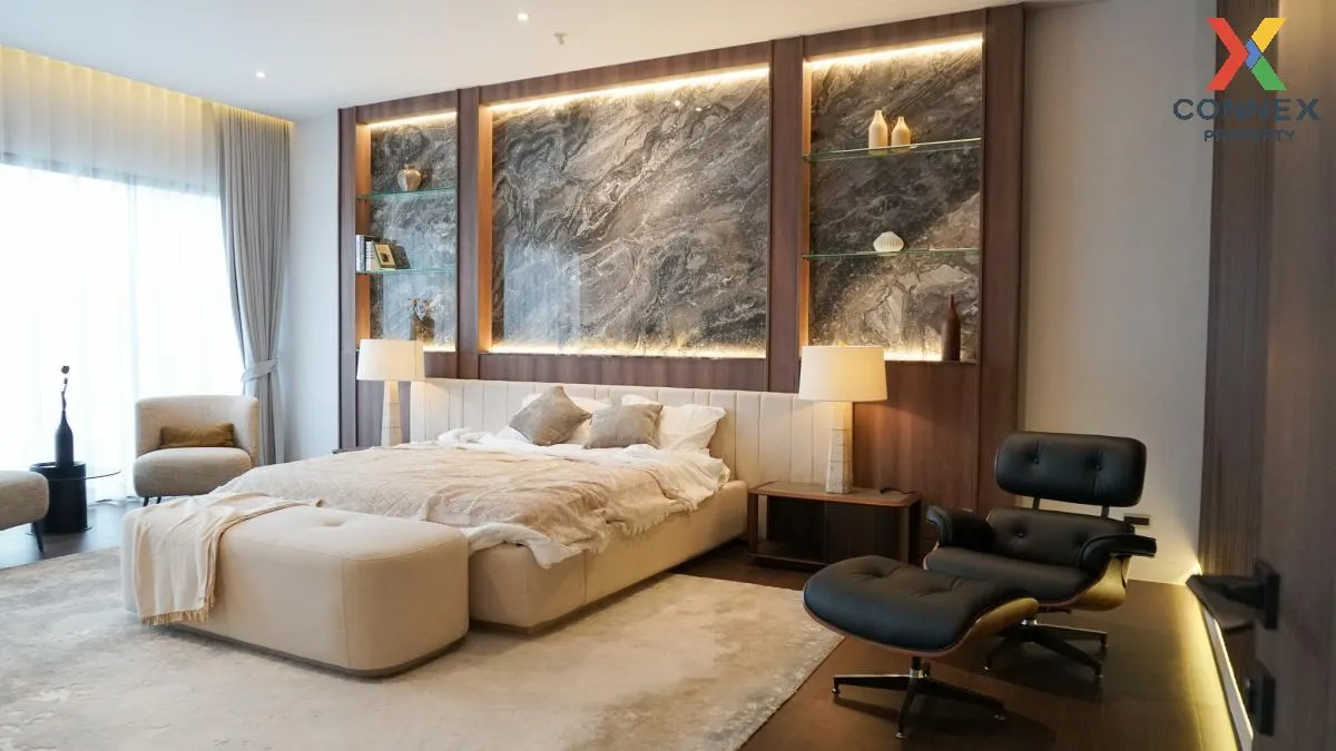 For Sale House , BuGaan Krungthep Kreetha , wide frontage , Hua M