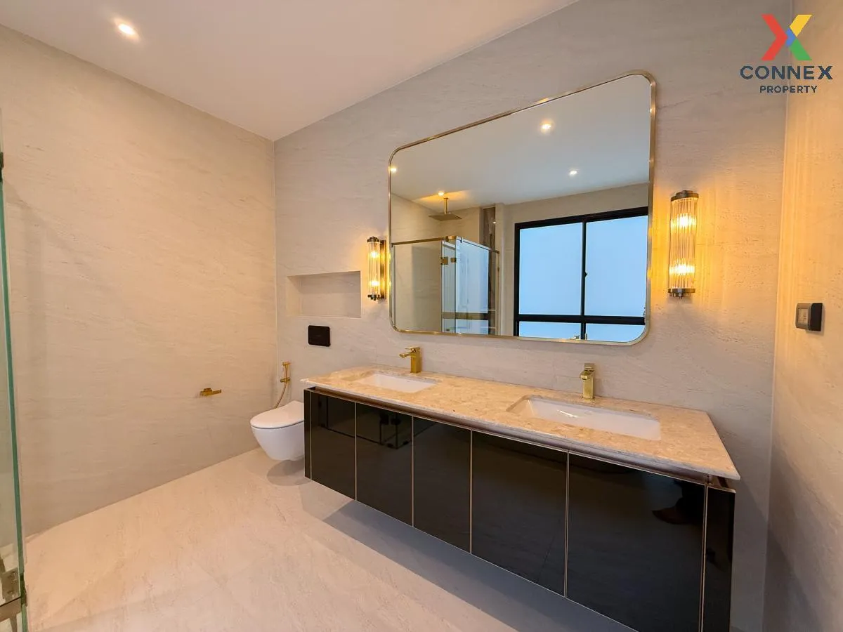 For Sale House , BuGaan Krungthep Kreetha , wide frontage , Hua M